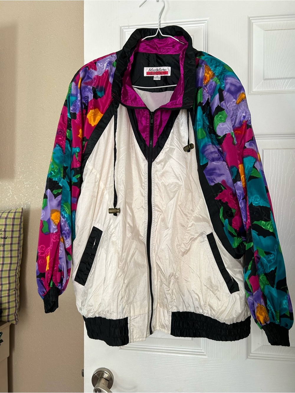 Vintage women’s windbreaker jacket white with floral sleeves